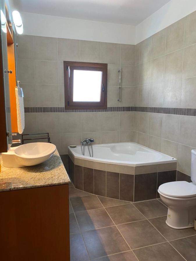 Episkopi Villa, Luxury 4 Bedroom With Pool - Limassol Eksteriør billede